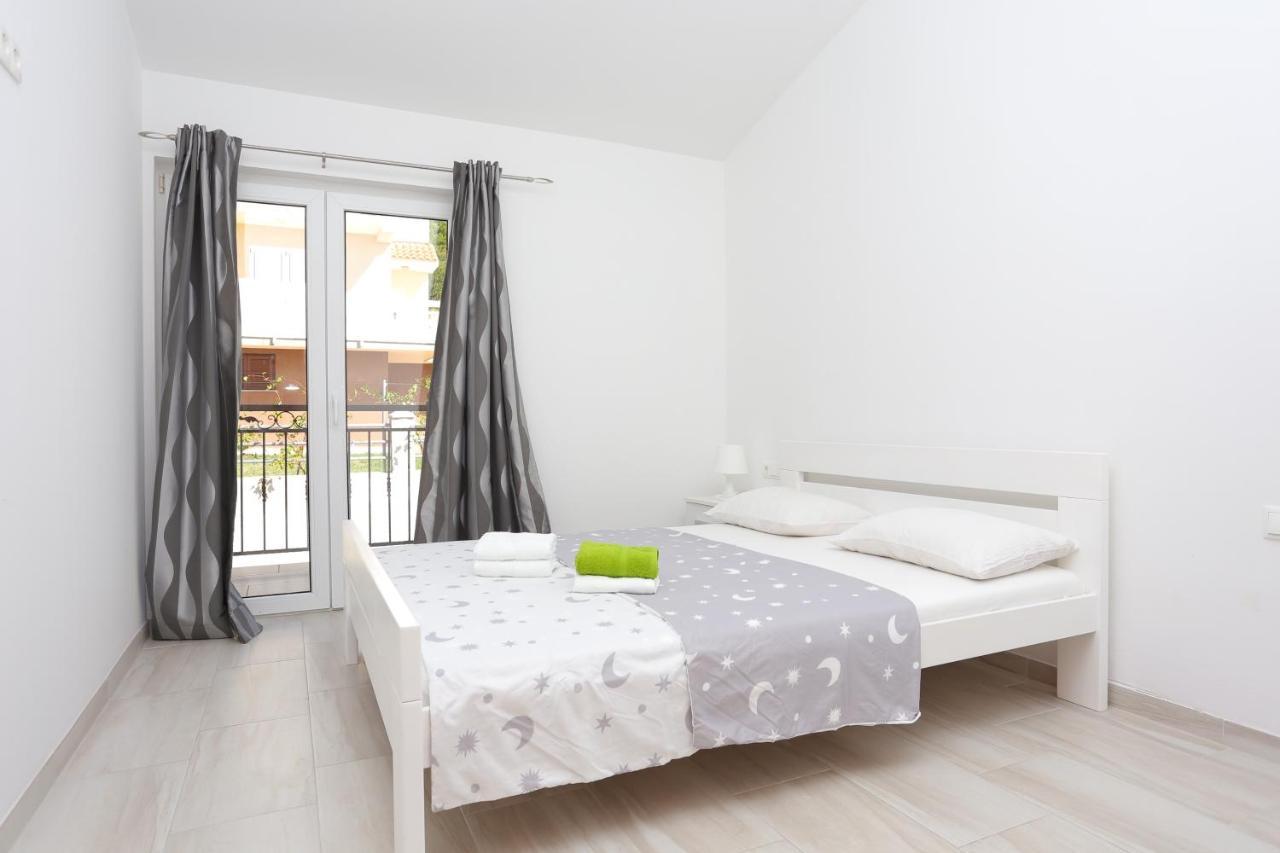 Apartments With A Parking Space Stanici, Omis - 17894 Ruang foto