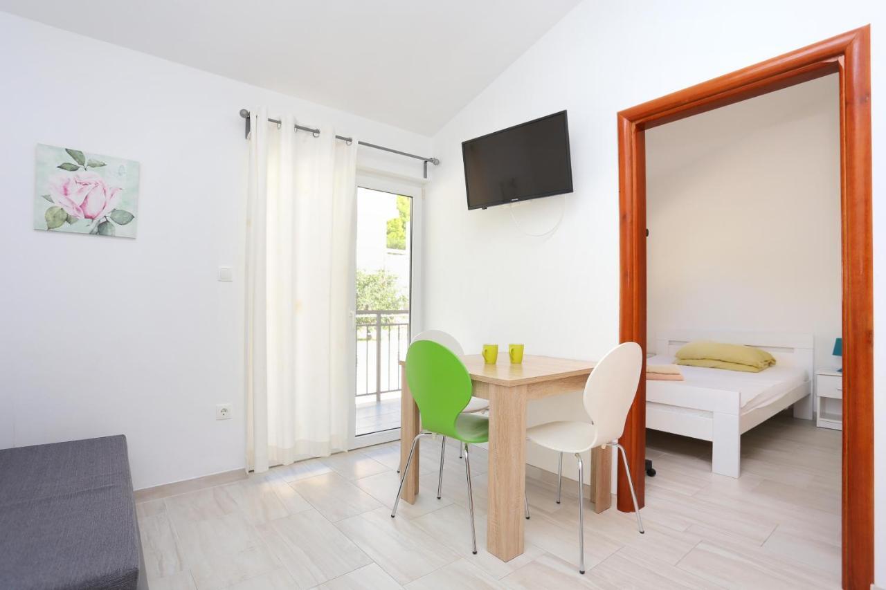 Apartments With A Parking Space Stanici, Omis - 17894 Bagian luar foto