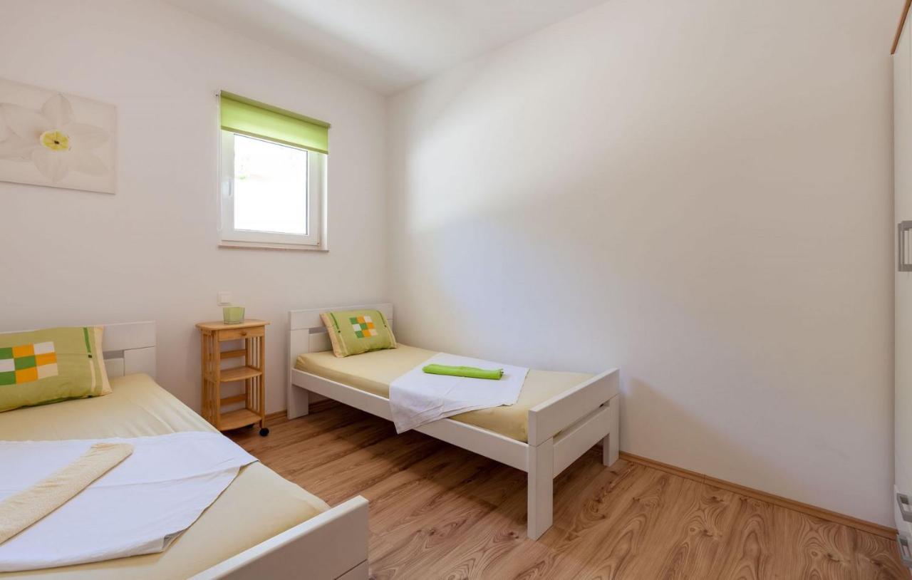 Apartments With A Parking Space Stanici, Omis - 17894 Bagian luar foto